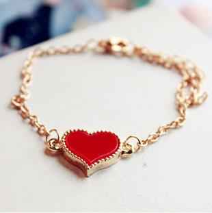 Heart-shaped bracelet