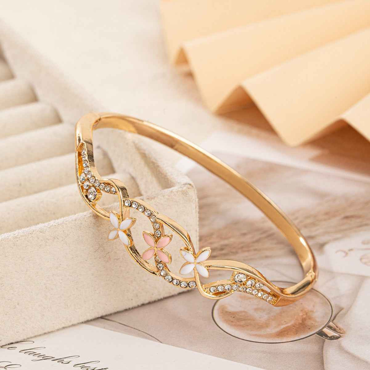 Romantic Four-Leaf Clover Hollow-Out Bracelet For Women
