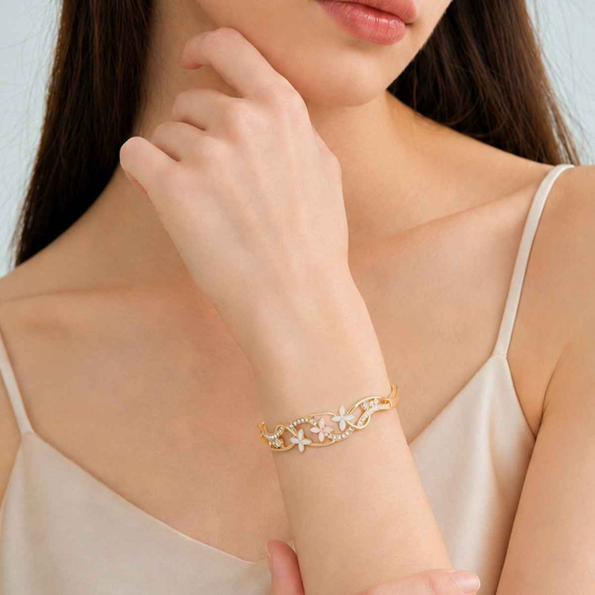 Romantic Four-Leaf Clover Hollow-Out Bracelet For Women
