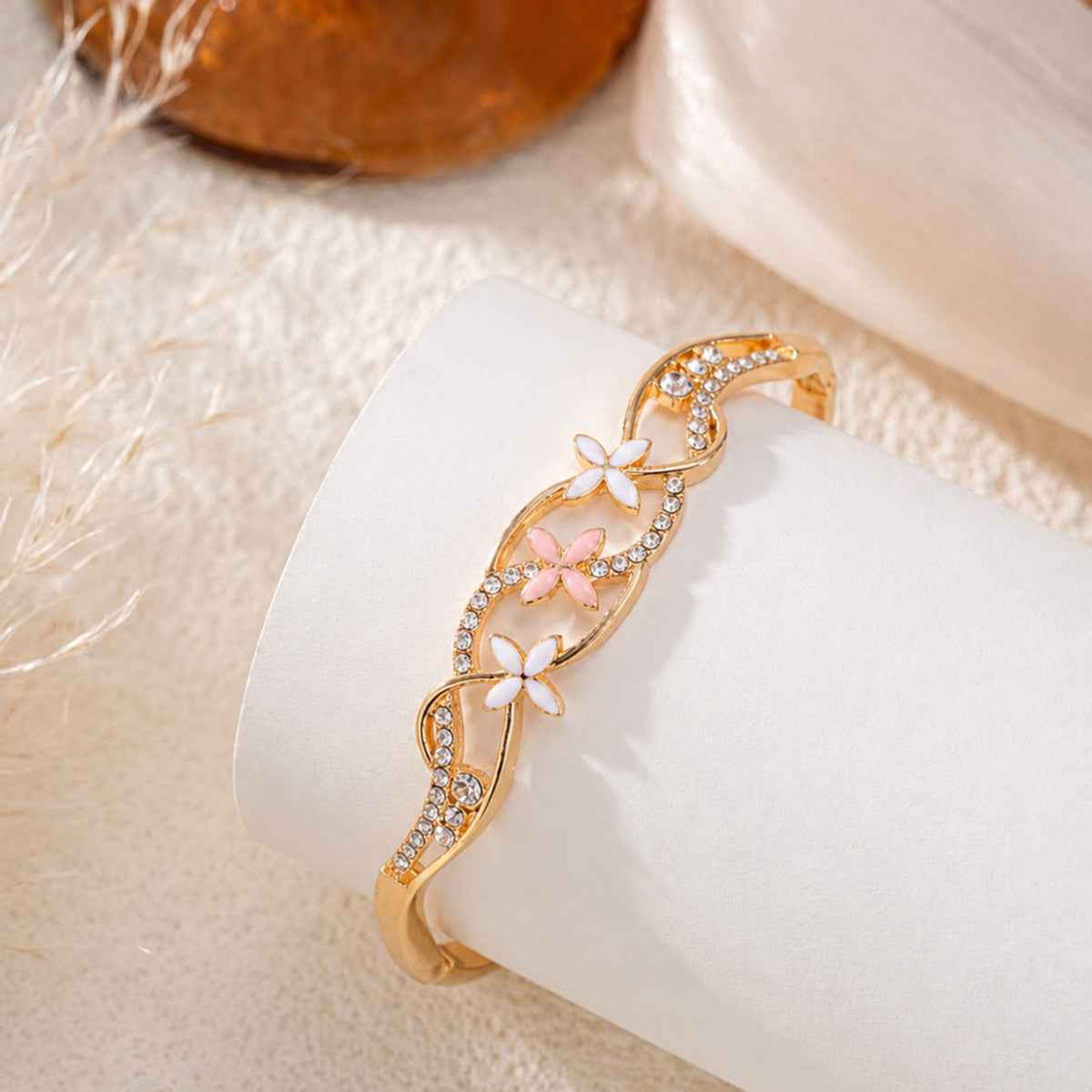 Romantic Four-Leaf Clover Hollow-Out Bracelet For Women